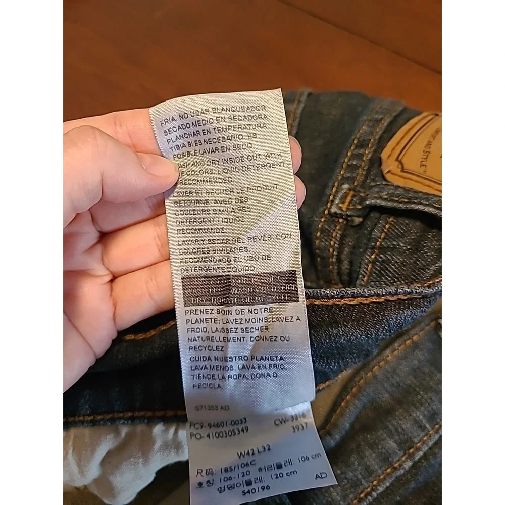 Levi Strauss & Co Signature Men's Denim Blue Jeans 42x32 100% Cotton Straight